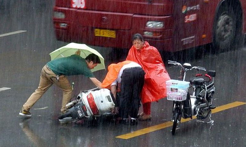 電動車騎行不開燈易釀事故：法律無規(guī)定，交警定責時考慮“黑燈”因素合理嗎？